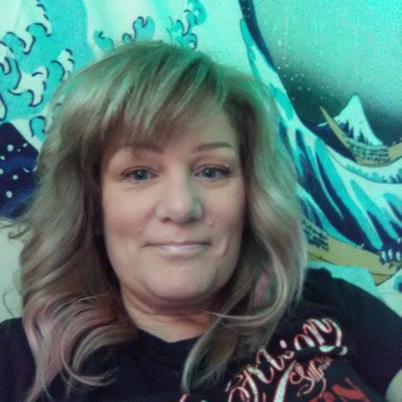 Meet your Posher, Pam - Picture 2 of 5